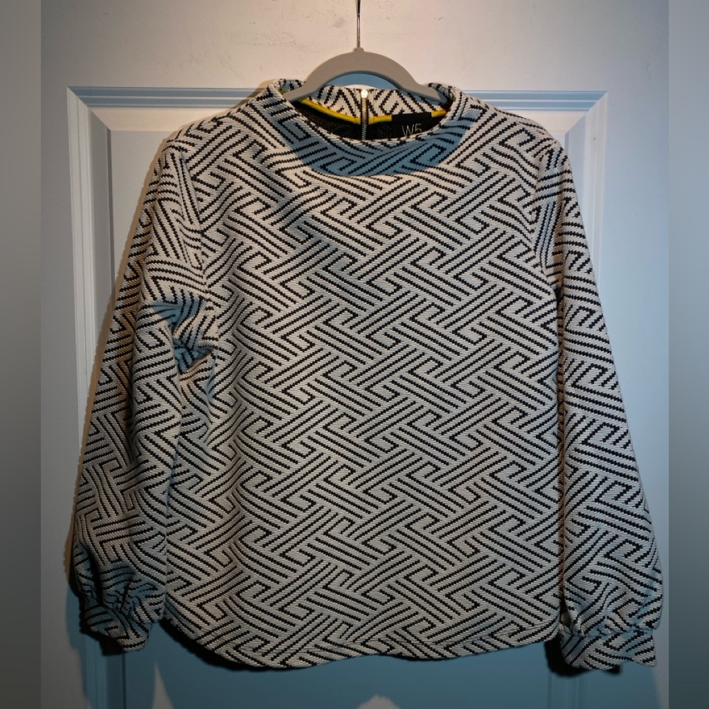 W5 Black and White Patterned Top Medium